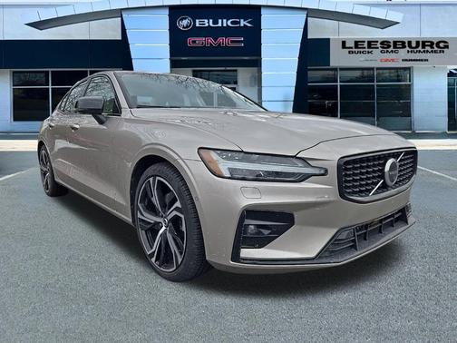 2024 Volvo S60 B5 Plus Dark Theme