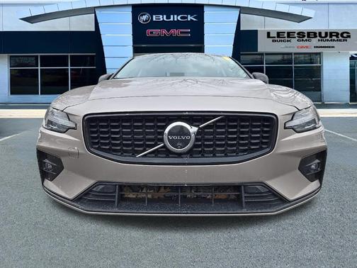 2024 Volvo S60 B5 Plus Dark Theme