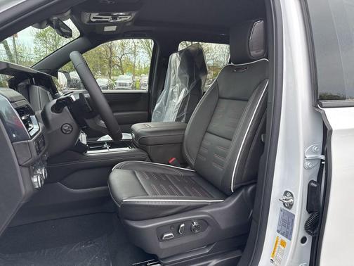 Summit White 2026 GMC Yukon 4WD AT4 Ultimate