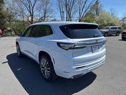 iridescent white tricoat 2026 Buick Enclave Avenir FWD