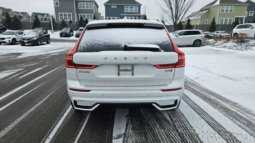 2023 Volvo XC60 B5 Plus Dark Theme