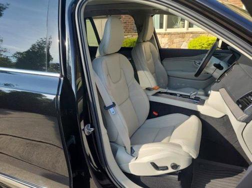 2023 Volvo XC90 B6 Ultimate 7-Seater