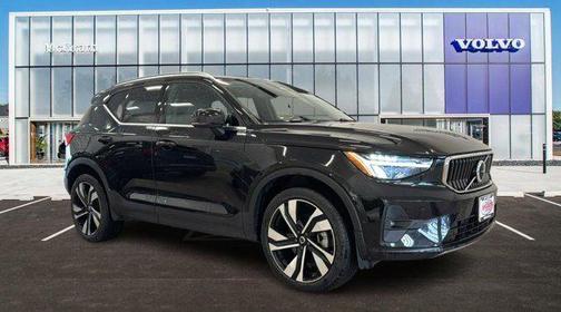 2025 Volvo XC40 B5 Plus Bright Theme