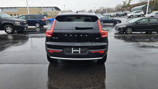 2025 Volvo XC40 B5 Plus Bright Theme