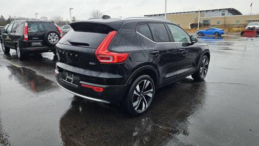 2025 Volvo XC40 B5 Plus Bright Theme