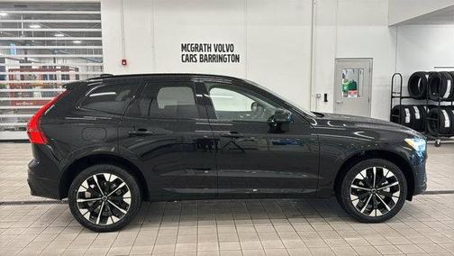 Onyx Black Metallic 2026 Volvo XC60 B5 Plus
