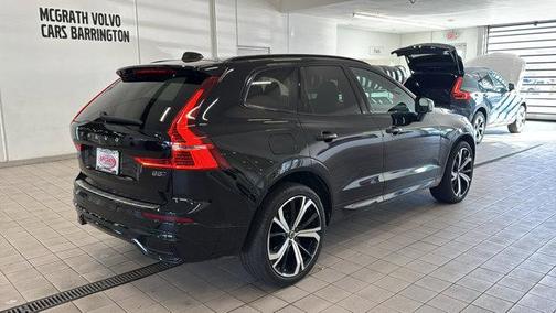 2023 Volvo XC60 B5 Ultimate Dark Theme