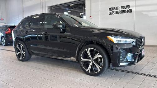 2023 Volvo XC60 B5 Ultimate Dark Theme