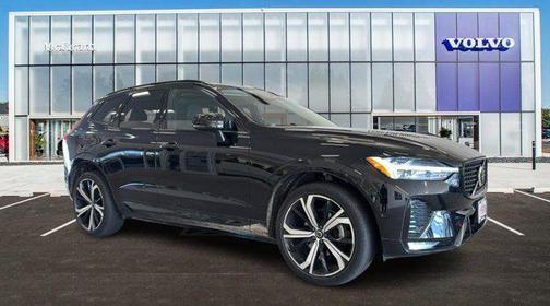 2023 Volvo XC60 B5 Ultimate Dark Theme