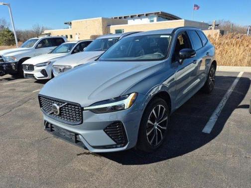 2023 Volvo XC60 B5 Plus Dark Theme