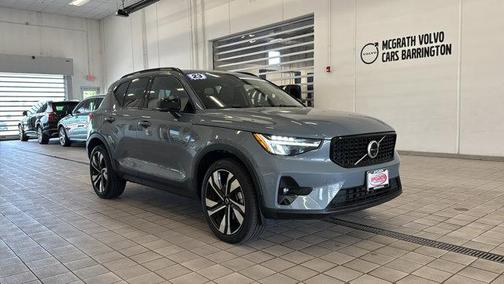 2023 Volvo XC40 B5 Plus Dark Theme
