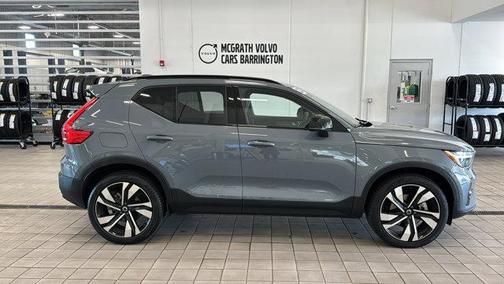 2023 Volvo XC40 B5 Plus Dark Theme