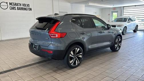 2023 Volvo XC40 B5 Plus Dark Theme