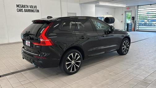 2024 Volvo XC60 B5 Ultimate Dark Theme