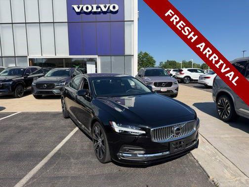 Onyx Black Metallic 2023 Volvo S90 B6 Ultimate