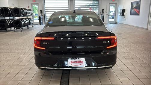 Onyx Black Metallic 2023 Volvo S90 B6 Ultimate