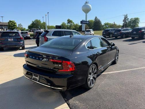 Onyx Black Metallic 2023 Volvo S90 B6 Ultimate