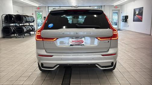 Silver Dawn Metallic 2025 Volvo XC60 B5 Plus