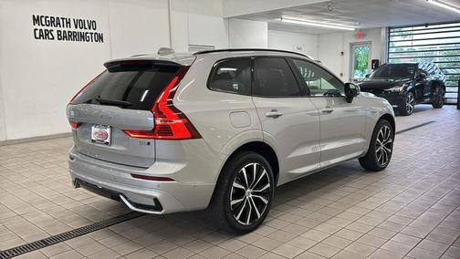 Silver Dawn Metallic 2025 Volvo XC60 B5 Plus