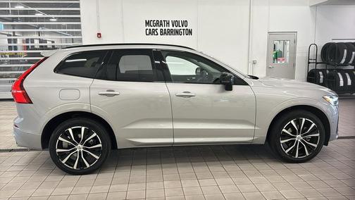 Silver Dawn Metallic 2025 Volvo XC60 B5 Plus