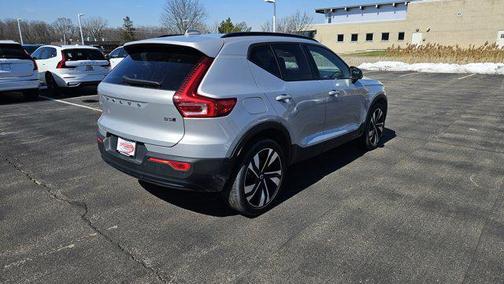 2025 Volvo XC40 B5 Plus Dark Theme