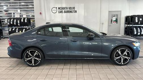 2024 Volvo S60 B5 Core Dark Theme