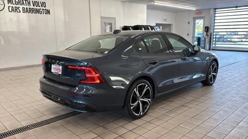 2024 Volvo S60 B5 Core Dark Theme