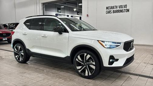 2026 Volvo XC40 Ultra, B5 AWD Gas (mild hybrid), Dark
