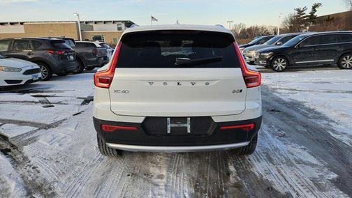 2025 Volvo XC40 B5 Core Bright Theme