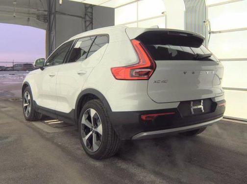2025 Volvo XC40 B5 Core Bright Theme