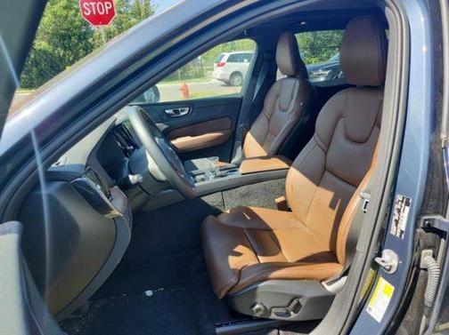 2022 Volvo XC60 B5 Inscription