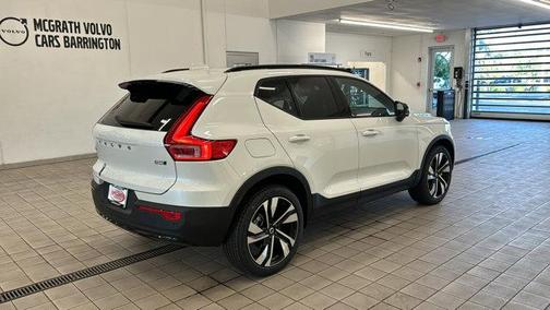 2025 Volvo XC40 Plus Dark Theme