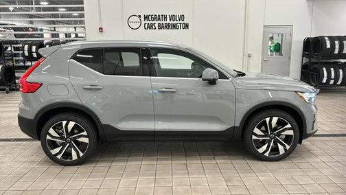 2025 Volvo XC40 Plus Bright Theme