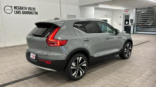 2025 Volvo XC40 Plus Bright Theme