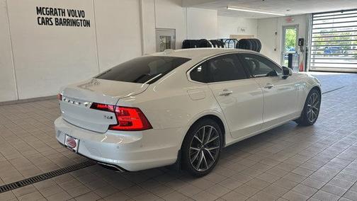 2017 Volvo S90 T6 Momentum