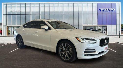 2017 Volvo S90 T6 Momentum