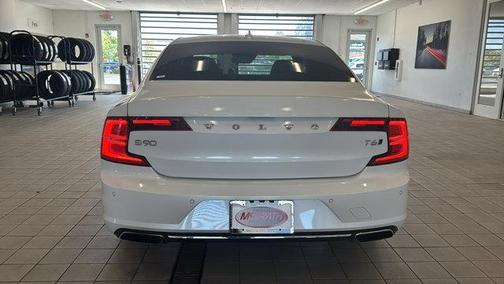 2017 Volvo S90 T6 Momentum