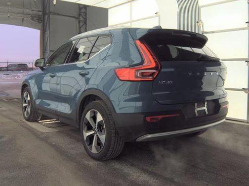 2025 Volvo XC40 B5 Plus Bright Theme