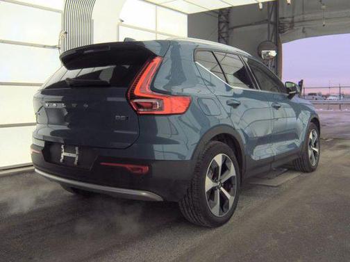 2025 Volvo XC40 B5 Plus Bright Theme