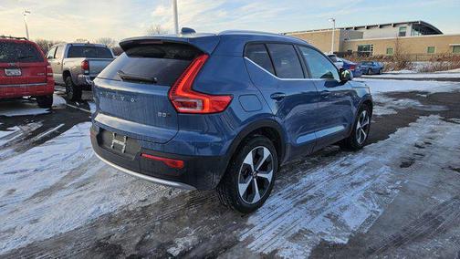 2025 Volvo XC40 B5 Plus Bright Theme