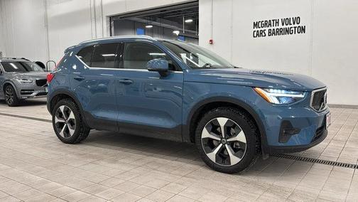 2025 Volvo XC40 B5 Plus Bright Theme