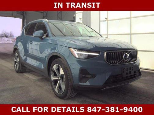2025 Volvo XC40 B5 Plus Bright Theme