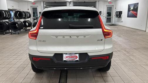 2026 Volvo XC40 Ultra, B5 AWD Gas (mild hybrid), Dark