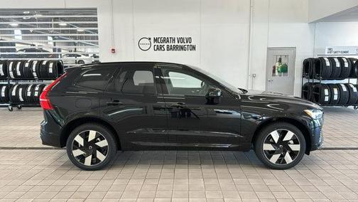 2025 Volvo XC60 Plug-In Hybrid Plus Dark Theme