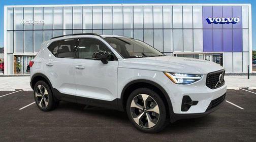 2026 Volvo XC40 B5 Plus