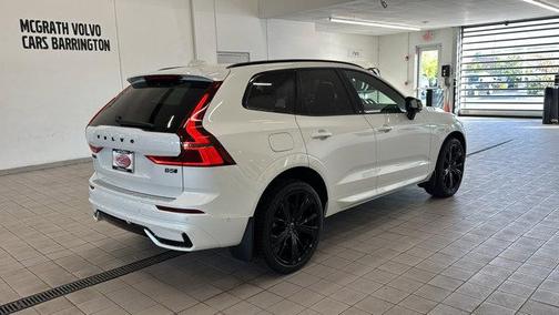 2026 Volvo XC60 B5 Ultra Black Edition