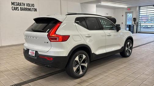 2026 Volvo XC40 Plus, B5 AWD Gas (mild hybrid), Dark