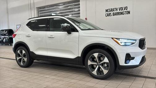 2026 Volvo XC40 Plus, B5 AWD Gas (mild hybrid), Dark