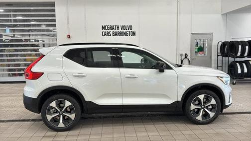 2026 Volvo XC40 Plus, B5 AWD Gas (mild hybrid), Dark