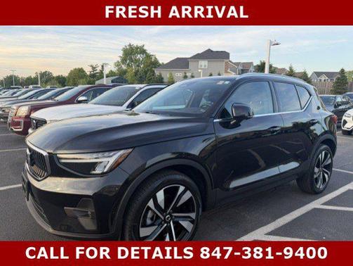 Onyx Black Metallic 2023 Volvo XC40 B5 Ultimate Bright Theme